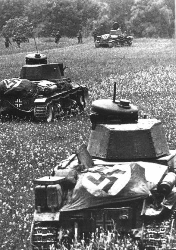 Pzkpfw 35 tanks in action