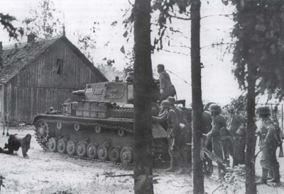 Pzkpfw IV tank and infantry